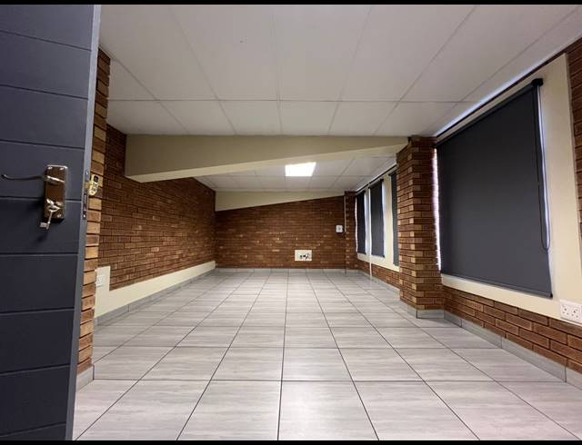 304M² WAREHOUSE TO LET IN HENNOPSPARK